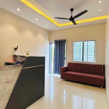 Oyo Hotel Elite Chandrapur Esterno foto